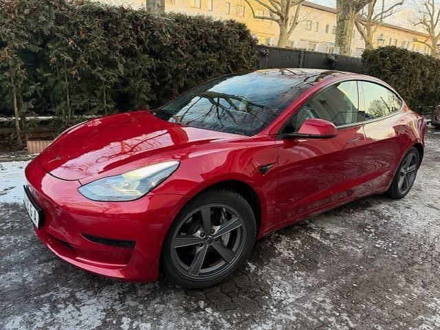 Rot Gebraucht 2021 Tesla Model 3 Standard Range Plus Limousine | 16.950 € (Fairer Preis) - Bild 1/4
