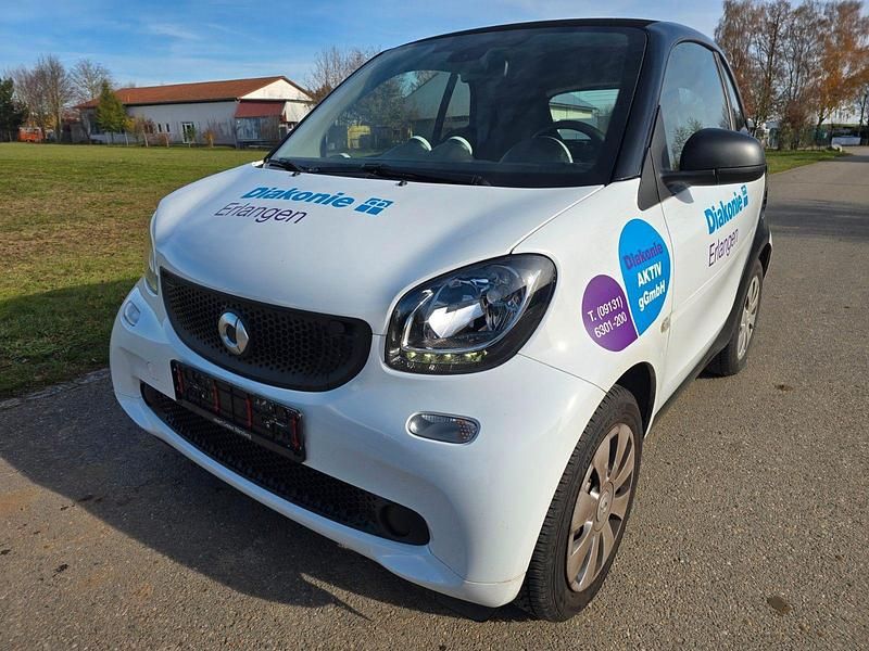 Schwarz Gebraucht 2018 Smart ForTwo Coupé Basis Coupé | 5.999 € (Guter Preis) - Bild 1/4