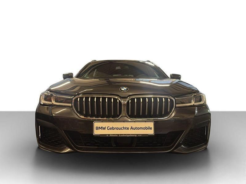 Gebraucht BMW 530 M Sport 252 PS (185 kW) 2021 Sophistograu brillant metalli Kombi