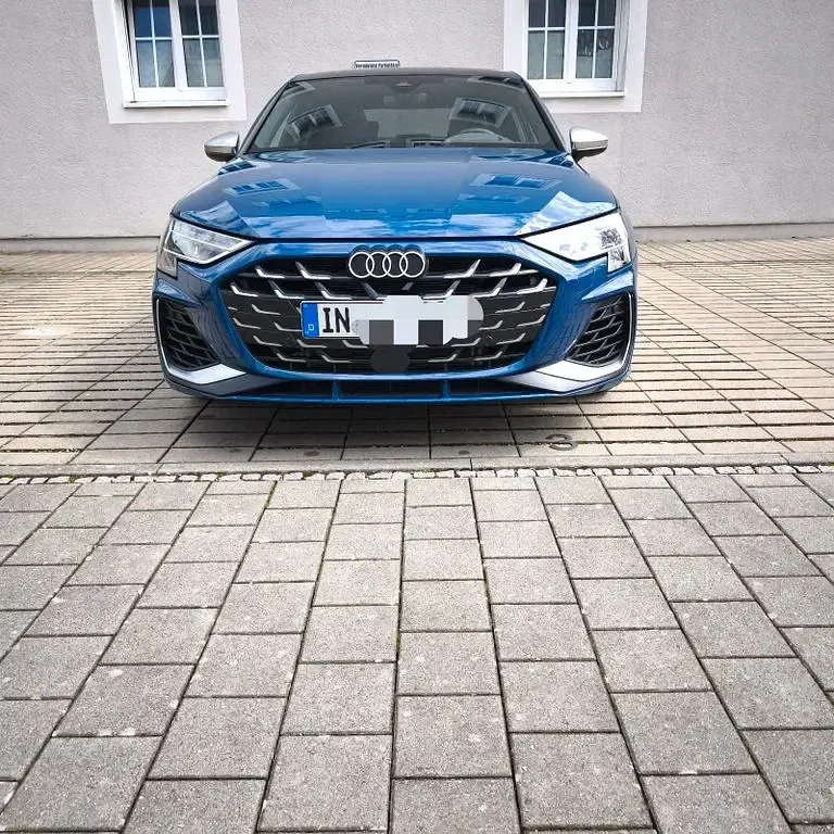 Gebraucht Audi S3 Ambiente 333 PS (244 kW) 2024 Blau Limousine