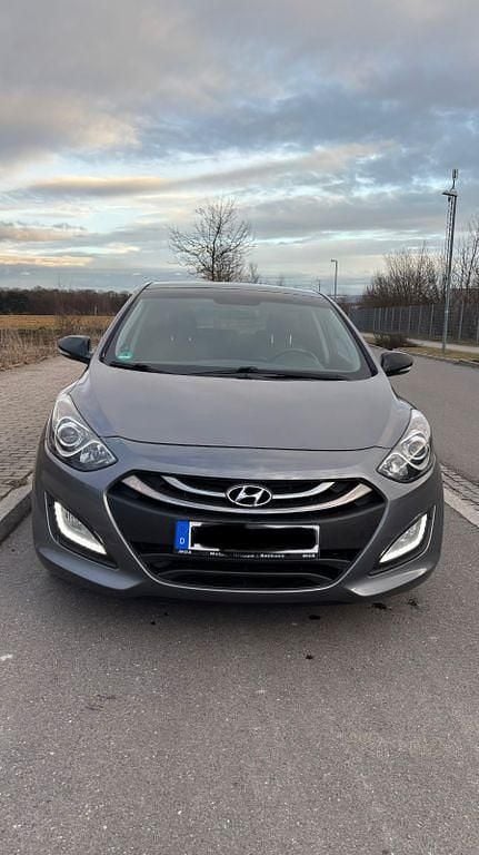 Gebraucht Hyundai i30 Edition 135 PS (99 kW) 2014 Grau Limousine