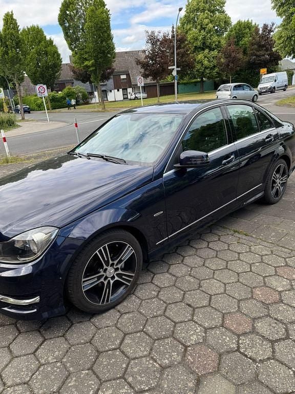 Blau Gebraucht 2014 Mercedes C200 AMG line Limousine | 12.900 € (Fairer Preis) - Bild 1/4