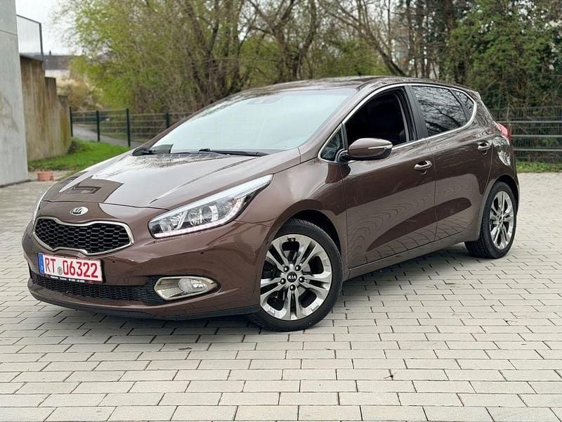 Gebraucht Kia Ceed 135 PS (99 kW) 2013 Braun Kleinwagen