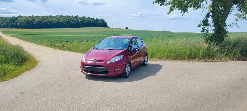 Rot Gebraucht 2012 Ford Fiesta Trend Kleinwagen | 2.700 € (Superpreis) - Bild 1/4