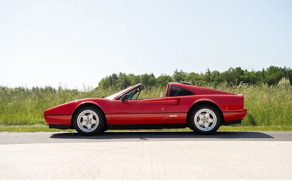 Gebraucht Ferrari 328 271 PS (199 kW) 1986 Rot Cabrio