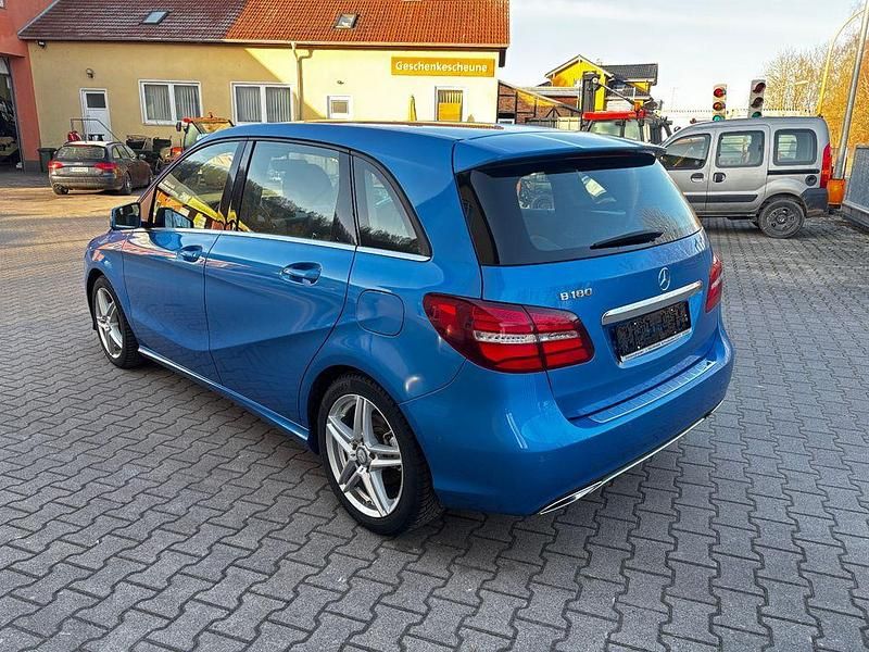 Gebraucht Mercedes B180 122 PS (89 kW) 2017 Blau Van / Kleinbus