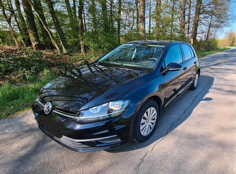 Gebraucht VW Golf VII 86 PS (63 kW) 2018 Schwarz Kleinwagen