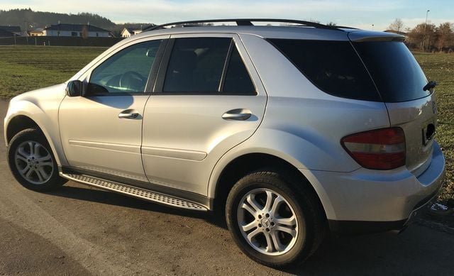 Gebraucht Mercedes ML350 272 PS (200 kW) 2005 Silber metallic SUV