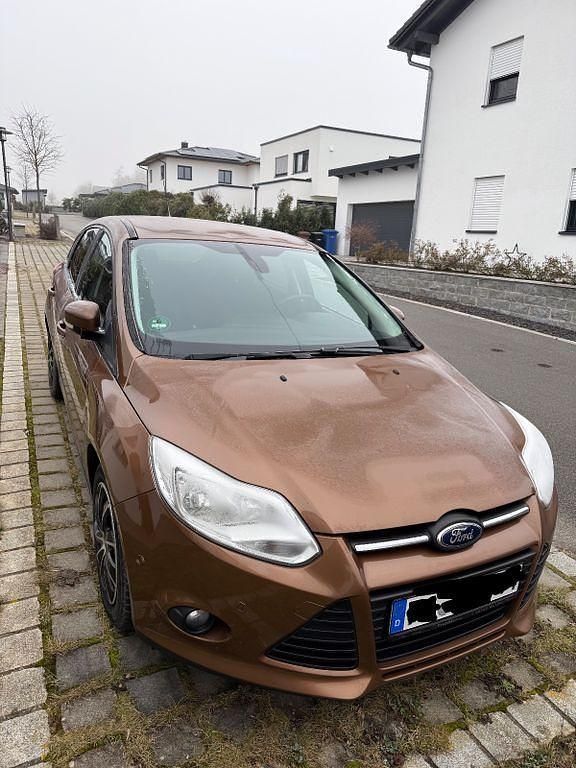 Gebraucht Ford Focus SYNC Edition 125 PS (91 kW) 2014 Braun Limousine