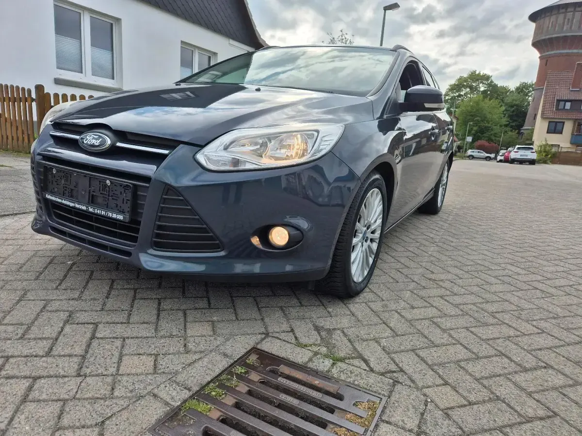 Gebraucht Ford Focus 150 PS (110 kW) 2011 Grau Kombi