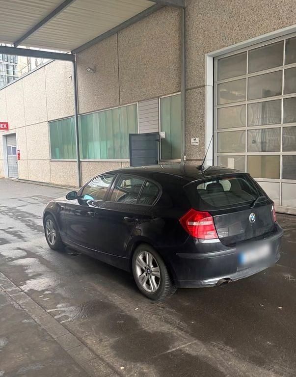 Gebraucht BMW 116 122 PS (89 kW) 2008 Schwarz Kleinwagen