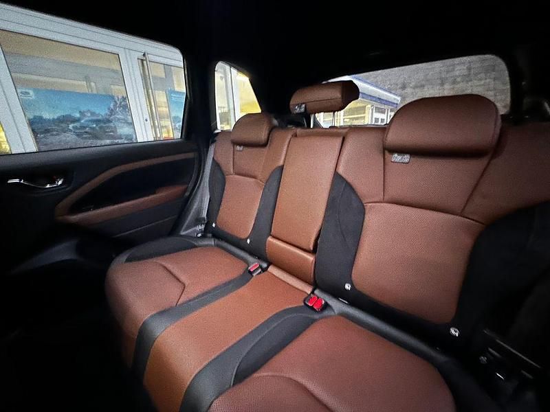 Neu Subaru Forester Platinum 136 PS (100 kW) 2025 Grün SUV