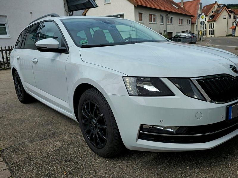 Gebraucht Skoda Octavia Sport 150 PS (110 kW) 2019 Weiß Kombi