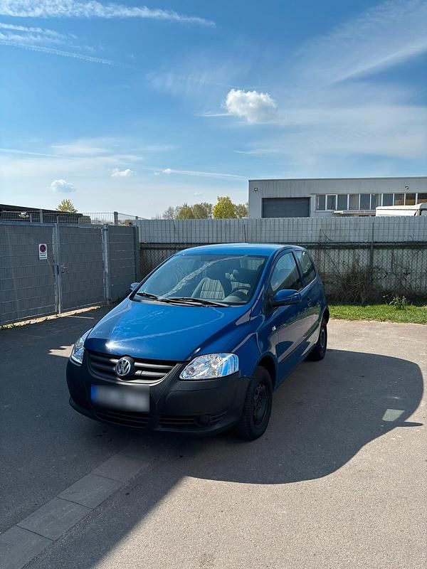 Second-hand VW Fox 55 CP (40 kW) 2006 Albastru Hatchback