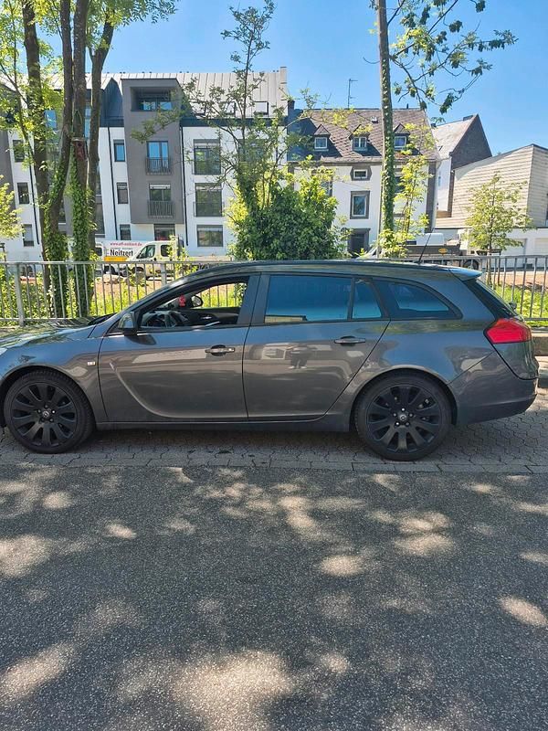 Grau Gebraucht 2009 Opel Insignia Sport Kombi | 2.000 € (Superpreis) - Bild 1/4