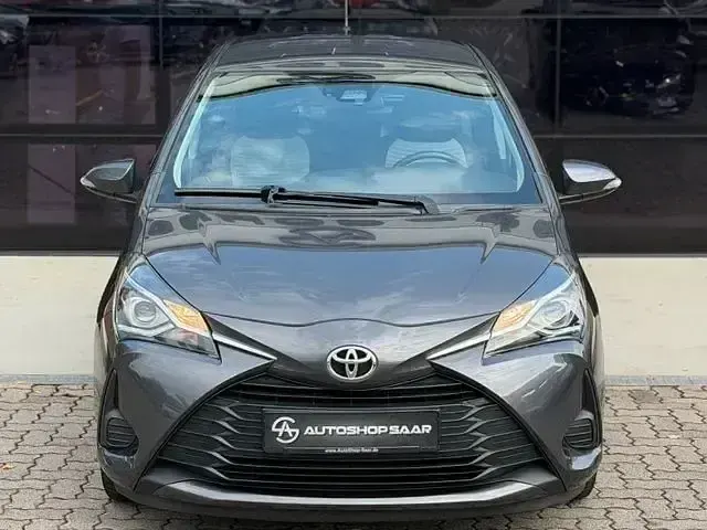 Gebraucht Toyota Yaris Comfort 69 PS (50 kW) 2018 Grau Limousine