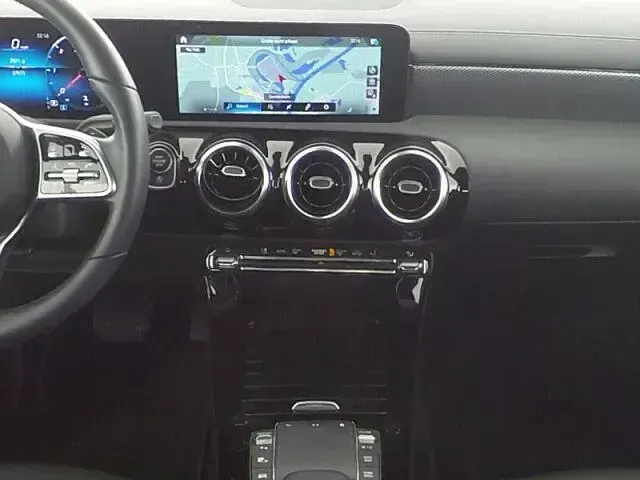 Gebraucht Mercedes CLA180 Progressive 116 PS (85 kW) 2020 Weiß Coupé