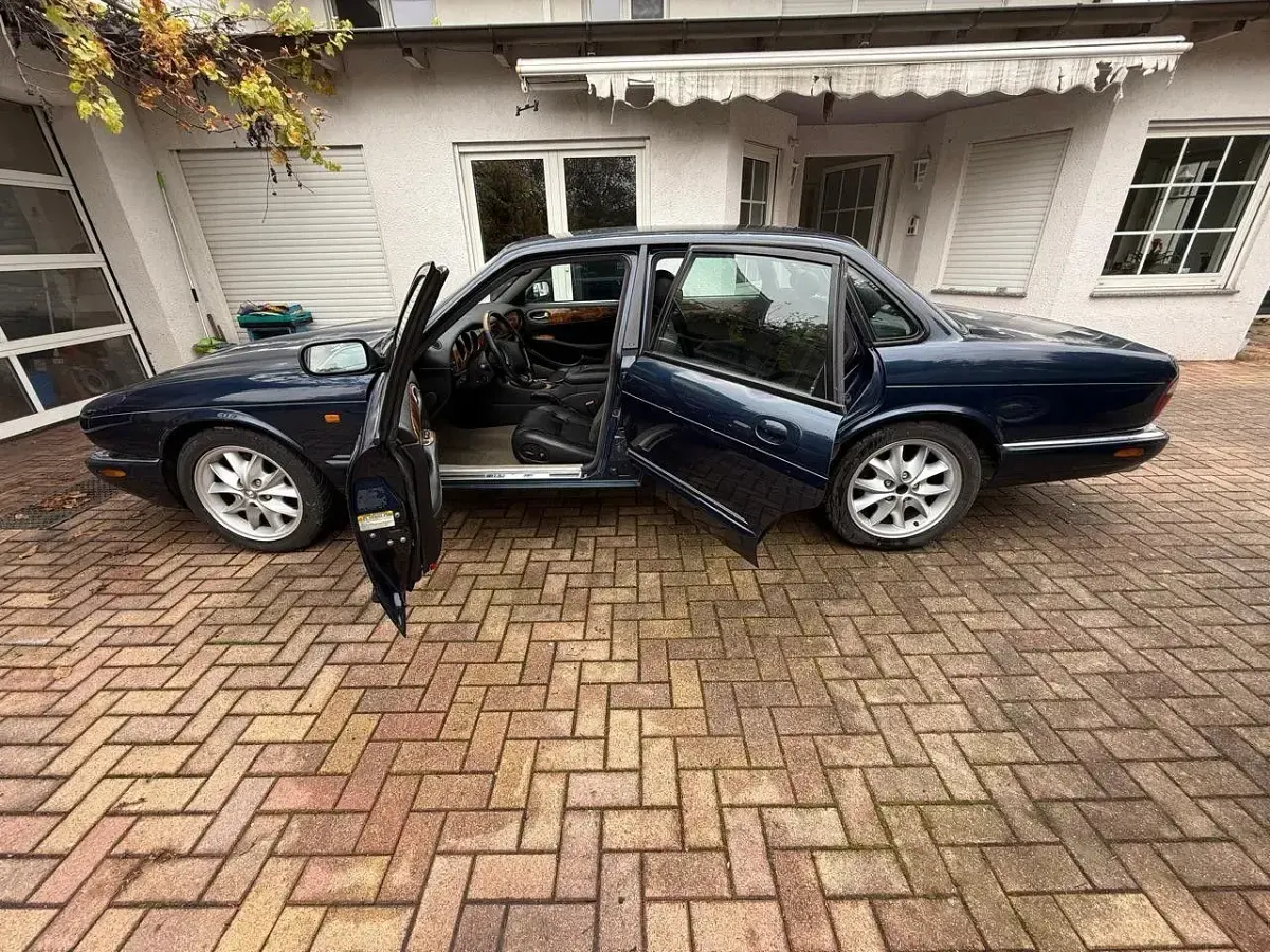 Gebraucht Jaguar XJR 363 PS (266 kW) 1998 Blau Limousine