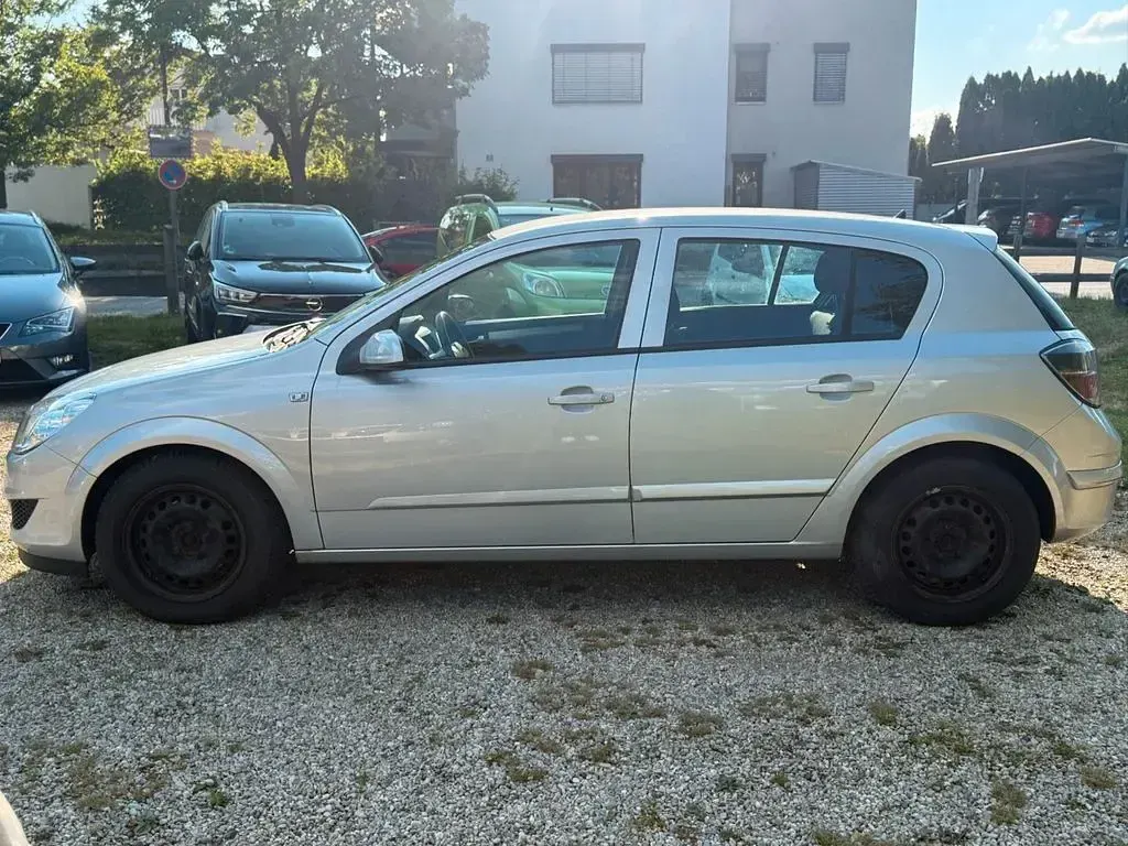 Gebraucht Opel Astra 116 PS (85 kW) 2008 Silber Limousine