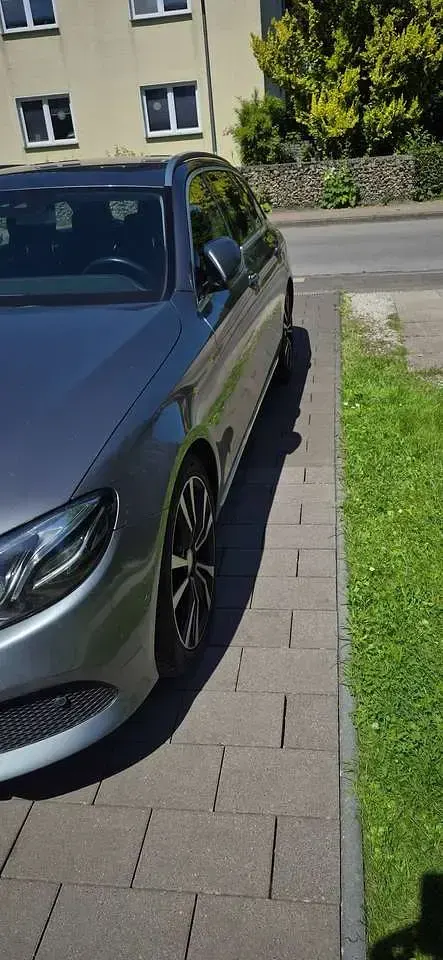 Gebraucht Mercedes E220 Avantgarde 194 PS (142 kW) 2017 Grau Kombi
