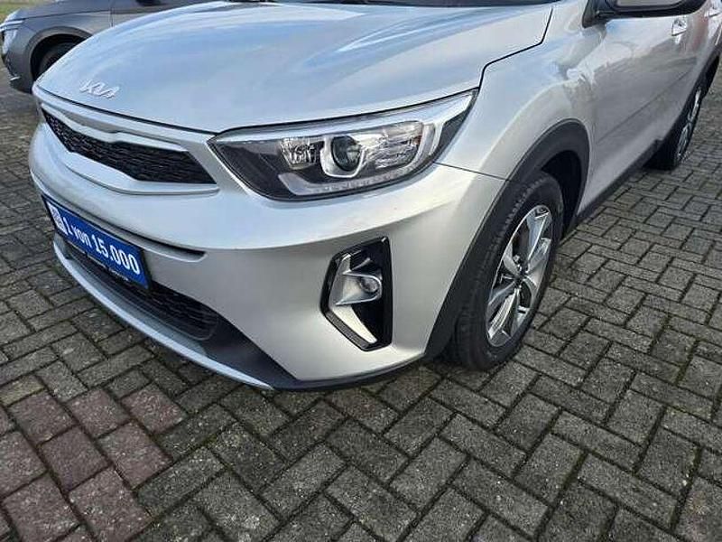 Gebraucht Kia Stonic Vision 101 PS (74 kW) 2023 Silky silver (metallic) SUV