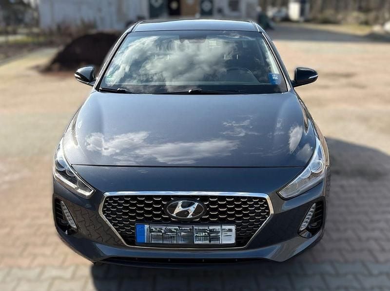 Gebraucht Hyundai i30 Intro Edition 110 PS (80 kW) 2017 Grau Limousine