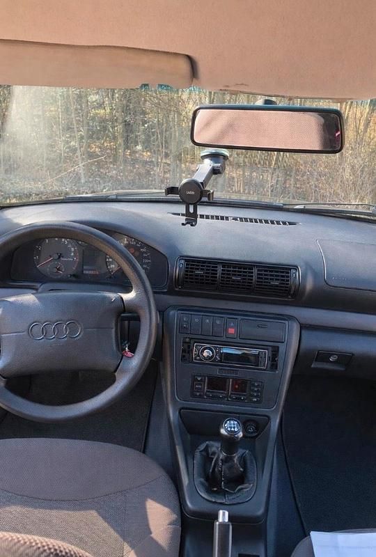 Second-hand Audi A4 101 CP (74 kW) 1997 Albastru Berlinǎ