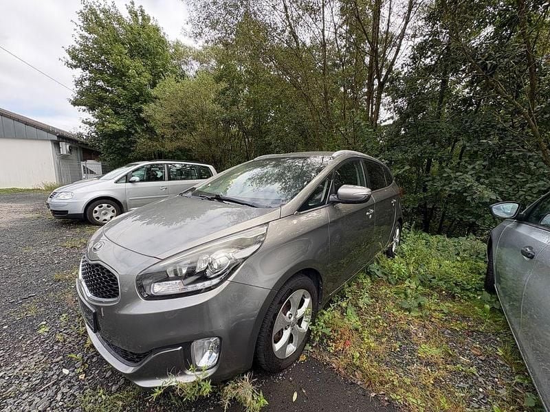 Silber Gebraucht 2014 Kia Carens Edition 7 Van / Kleinbus | 5.490 € (Superpreis) - Bild 1/4