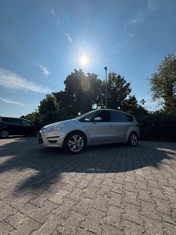 Silber Gebraucht 2013 Ford S-MAX S Van / Kleinbus | 4.200 € (Superpreis) - Bild 1/4