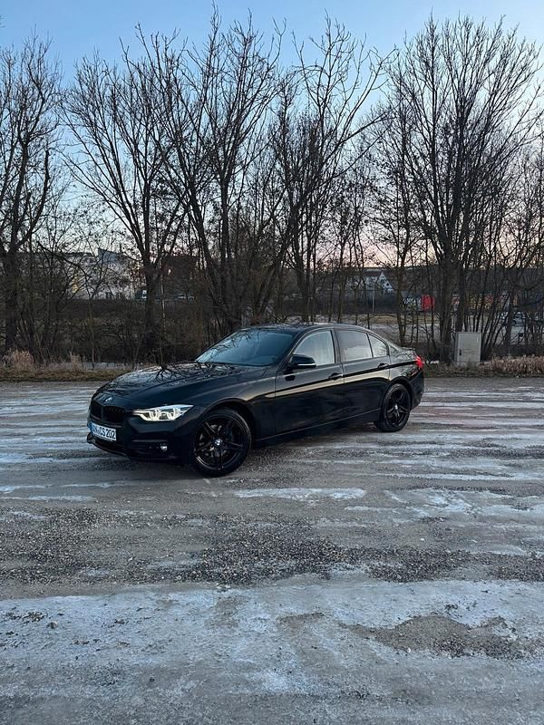 Schwarz Gebraucht 2018 BMW 320 Limousine | 19.400 € (Fairer Preis) - Bild 1/4