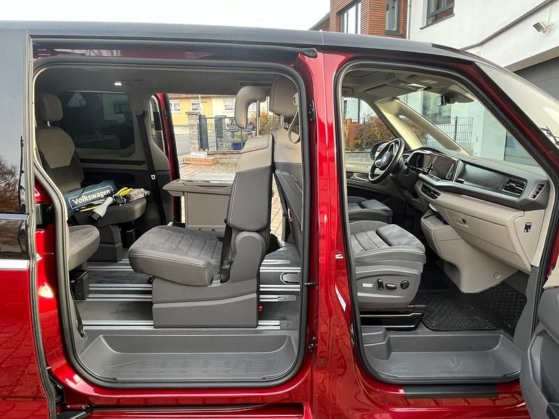 Gebraucht VW Multivan Edition 150 PS (110 kW) 2023 Rot Van