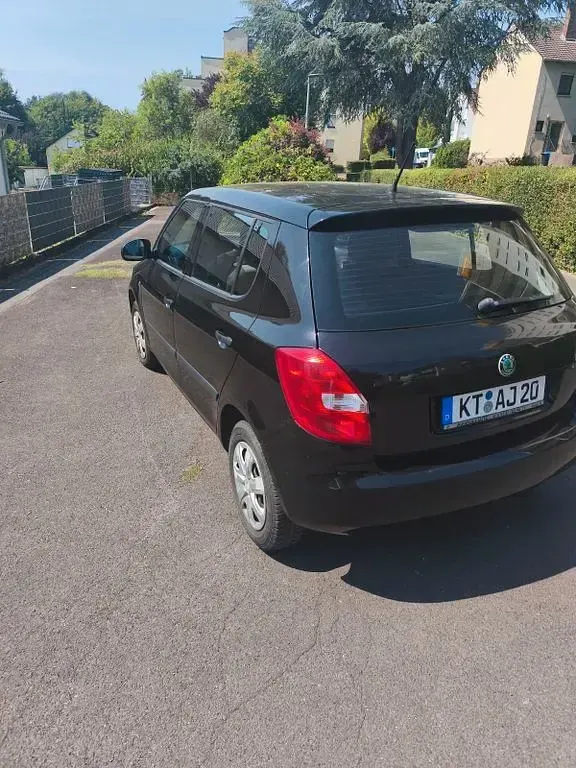 Gebraucht Skoda Fabia Ambition 60 PS (44 kW) 2011 Schwarz Limousine