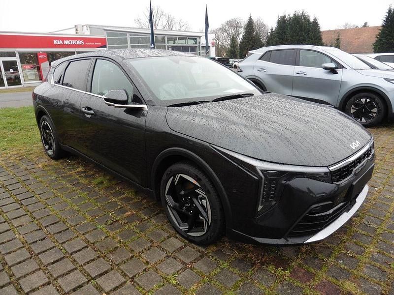Neu Kia K4 150 PS (110 kW) 2025 Grau Limousine