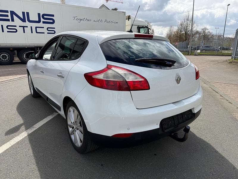 Second-hand Renault Mégane 131 CP (96 kW) 2011 Alb Berlinǎ