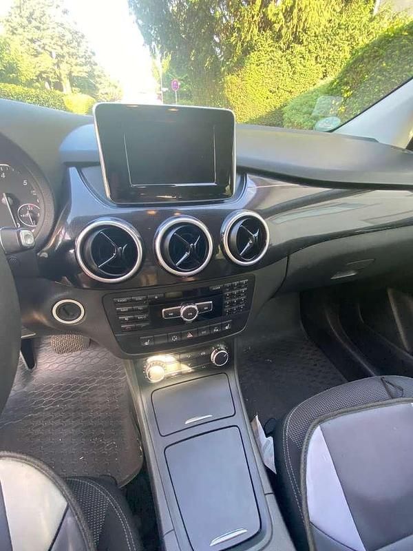 Gebraucht Mercedes B220 170 PS (125 kW) 2014 Weiß Van / Kleinbus