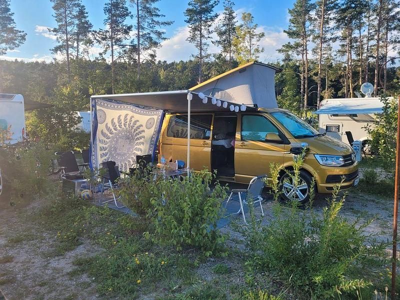 Gelb Gebraucht 2018 VW California Beach Van | 46.900 € (Etwas zu teuer) - Bild 1/4