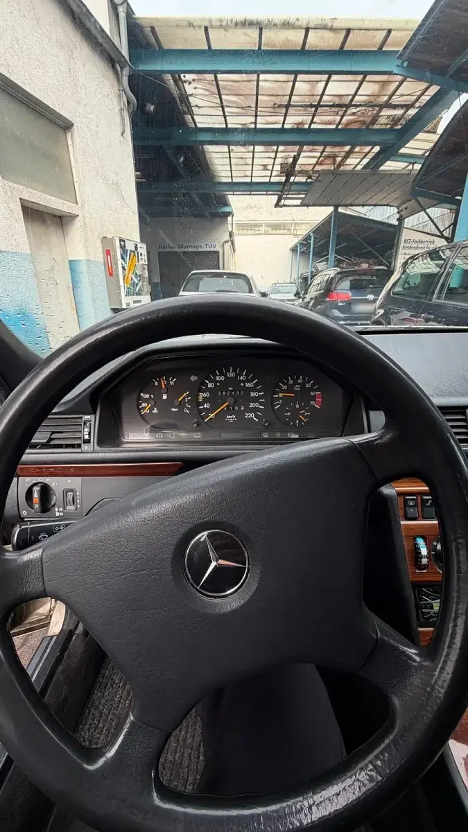 Gebraucht Mercedes E230 136 PS (100 kW) 1992 Beige Limousine