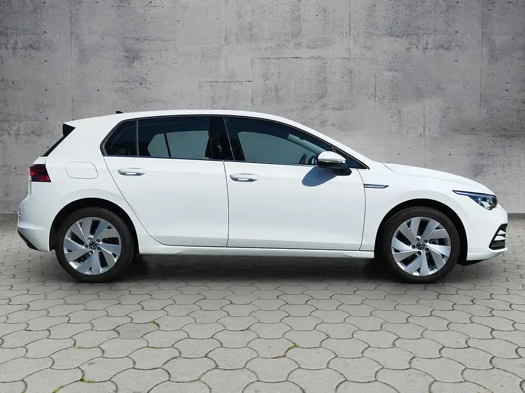 Gebraucht VW Golf VIII Style 131 PS (96 kW) 2024 Pure white Limousine