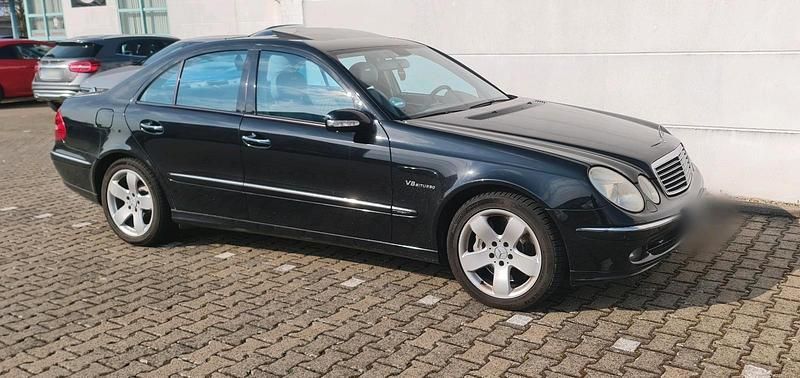 Usado Mercedes E420 314 HP (230 kW) 2006 Preto Sedan