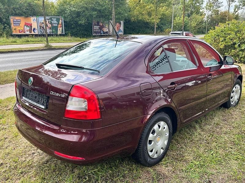Violett Gebraucht 2012 Skoda Octavia Ambition Limousine | 8.800 € (Fairer Preis) - Bild 1/4