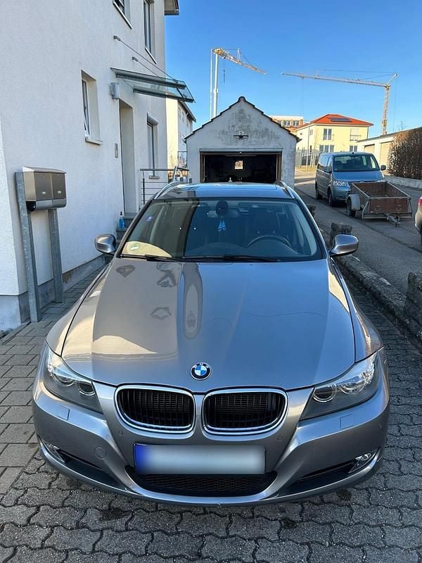 Gebraucht BMW 320 184 PS (135 kW) 2011 Grau Kombi