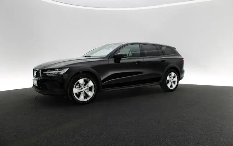 Gebraucht Volvo V60 CC Plus 197 PS (144 kW) 2023 Schwarz Kombi