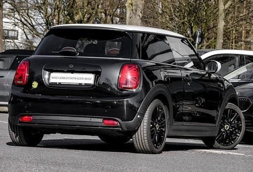 Gebraucht Mini Cooper SE Classic 135 kW (184 PS) 2023 Schwarz Kleinwagen