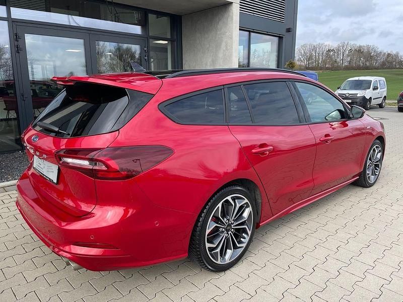 Gebraucht Ford Focus ST-Line X 155 PS (114 kW) 2025 Fantastic red metallic Kombi