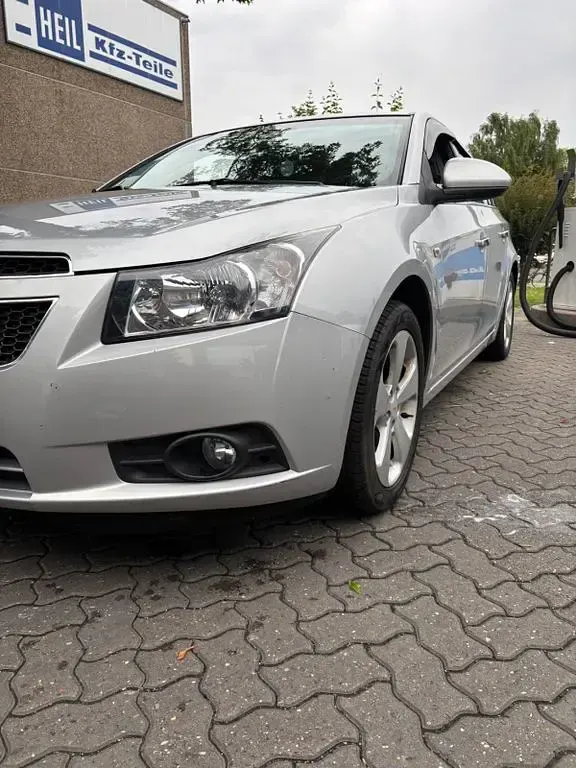 Gebraucht Chevrolet Cruze LT 141 PS (103 kW) 2010 Silber Limousine