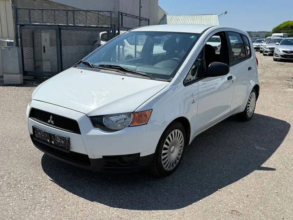 Gebraucht Mitsubishi Colt Edition 75 PS (55 kW) 2013 Weiß Limousine