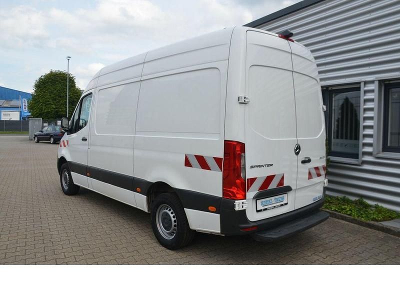 Używany Mercedes Sprinter 143 KM (105 kW) 2020 Biały Van