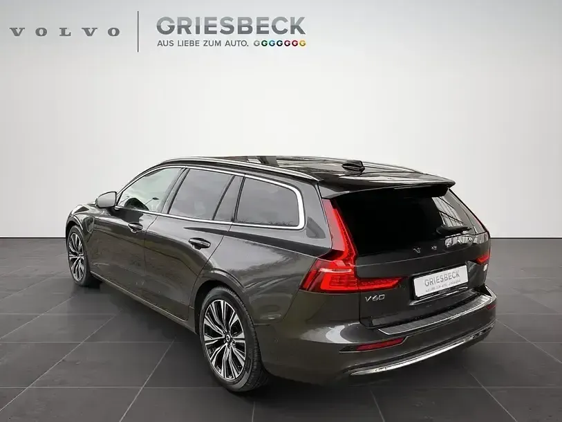 Gebraucht Volvo V60 Ultimate 455 PS (334 kW) 2022 Platinum grey / metallic Kombi