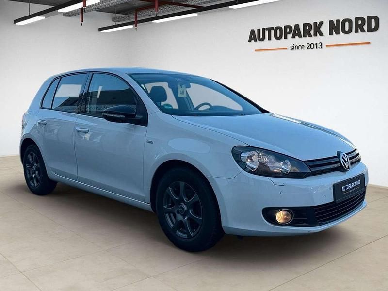 Gebraucht VW Golf VII Match 105 PS (77 kW) 2013 Weiß Limousine