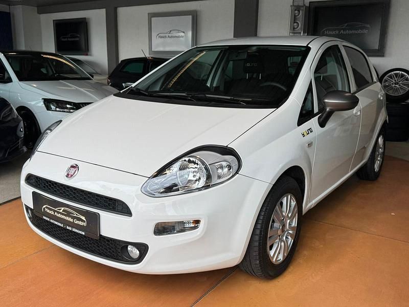 Colore esterno (bianco divino) Gebraucht 2016 Fiat Punto Young Kleinwagen | 7.350 € (Etwas zu teuer) - Bild 1/1